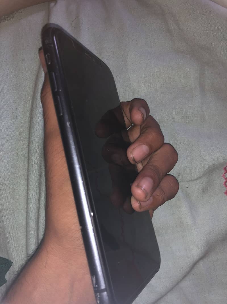 Apple iPhone 11 3