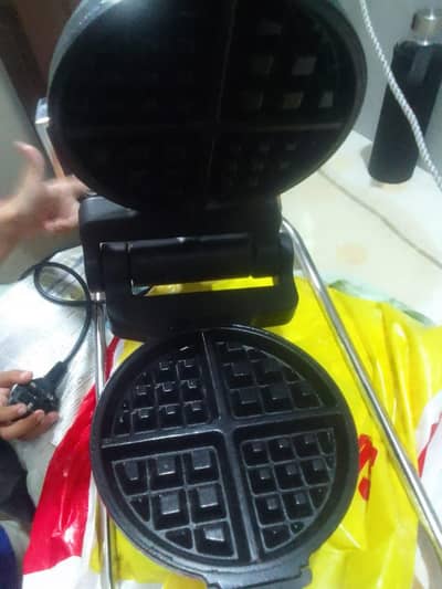 Golden Malted Waffle Machine – Commercial Grade