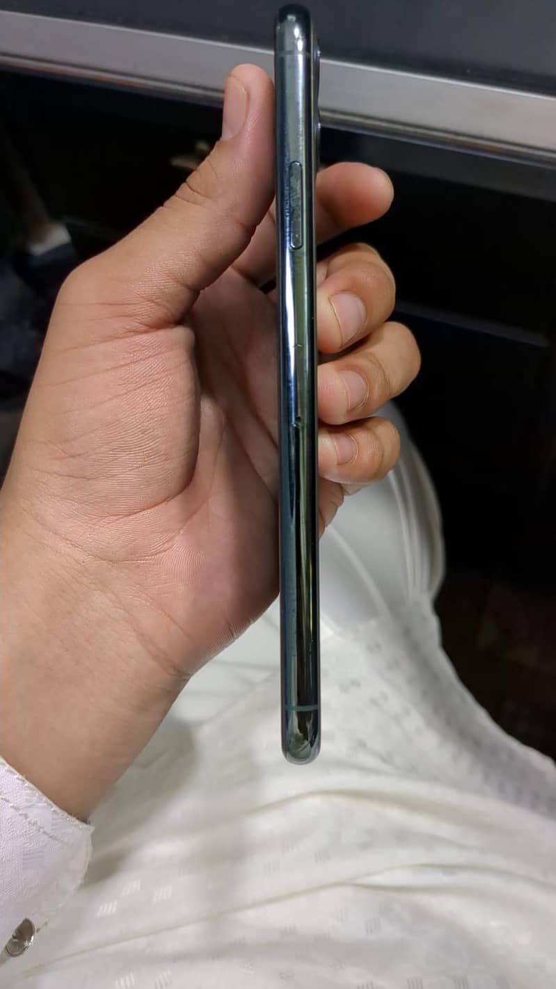 Apple iPhone 11 Pro Max 1