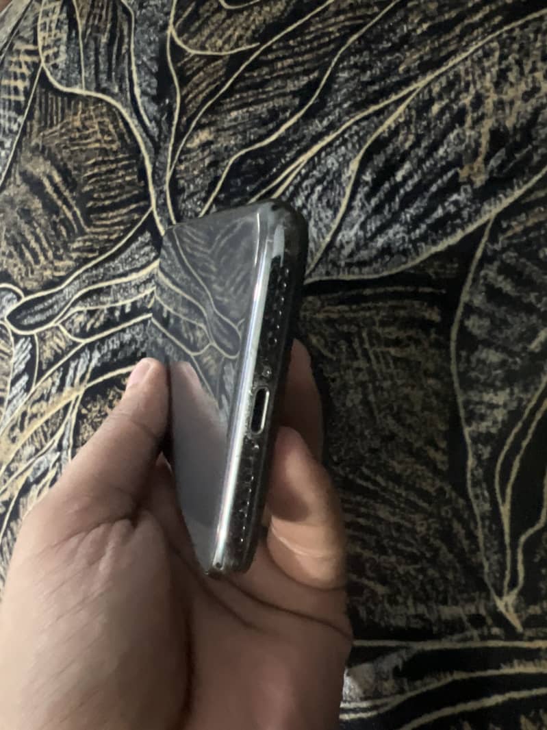 Apple iPhone X 3