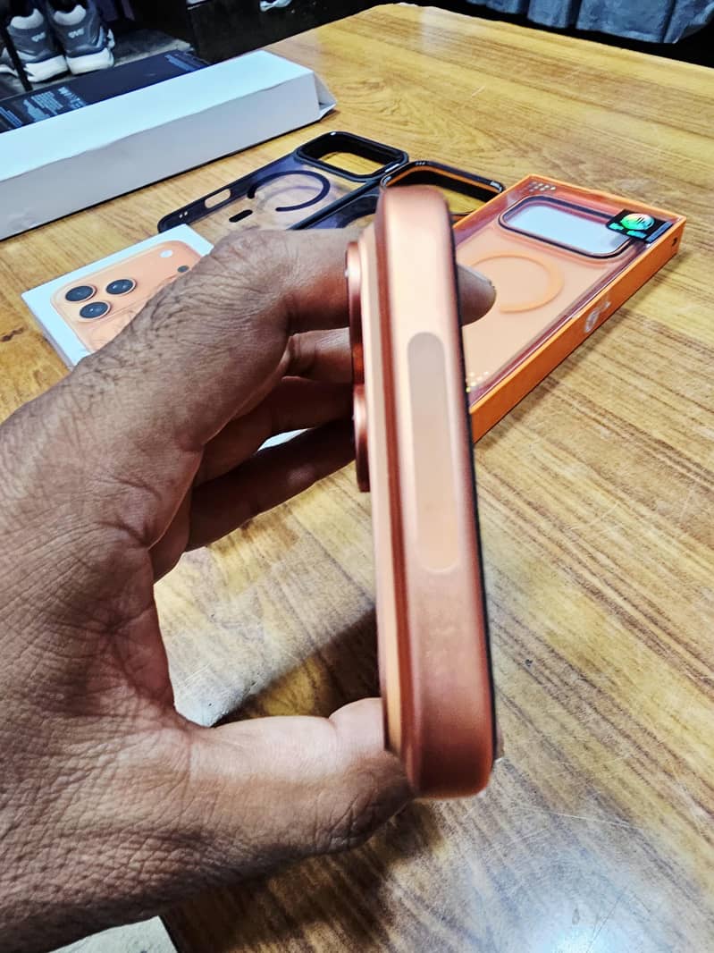 Apple iPhone 17 Pro Max 4
