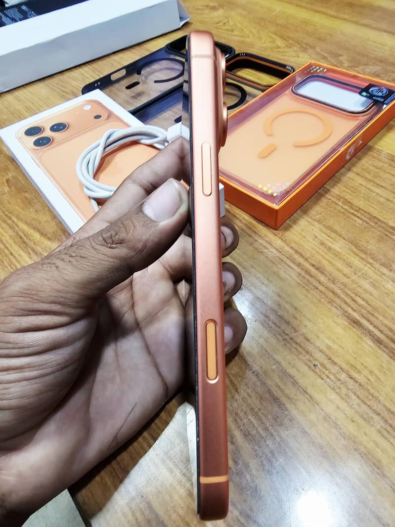 Apple iPhone 17 Pro Max 5