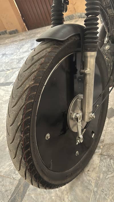 Front n back tyres like new slightly use pric krlengy