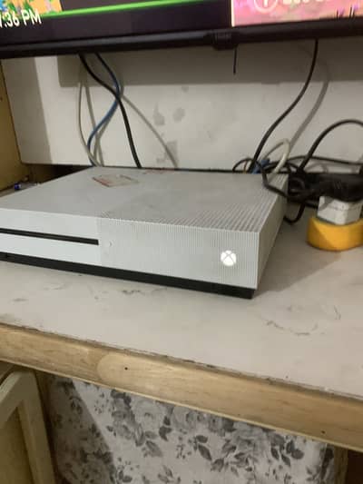 Xbox one s used console 10/10 condition good price