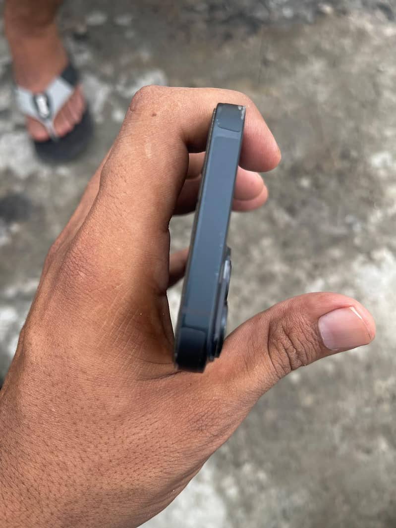 Apple iPhone 14 3