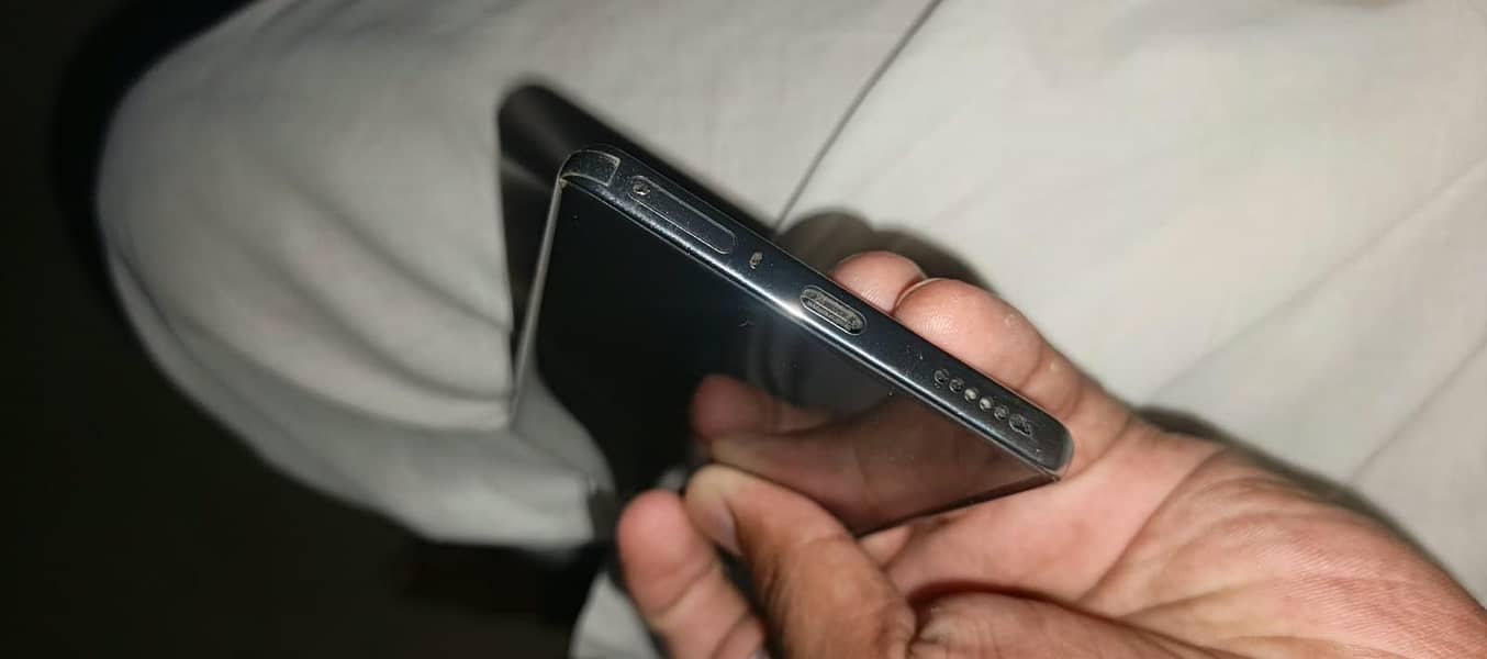 Tecno CAMON 40 Pro 4