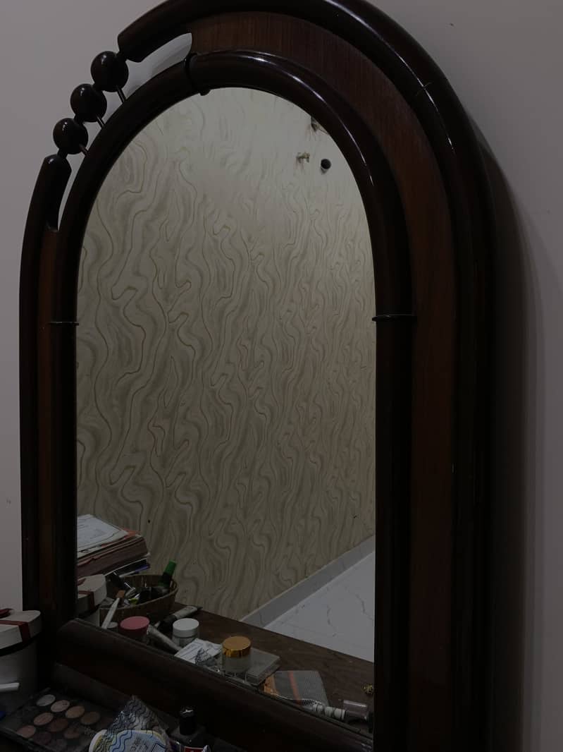 Dressing table 0