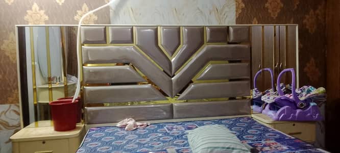 bed or sat 2 almari
