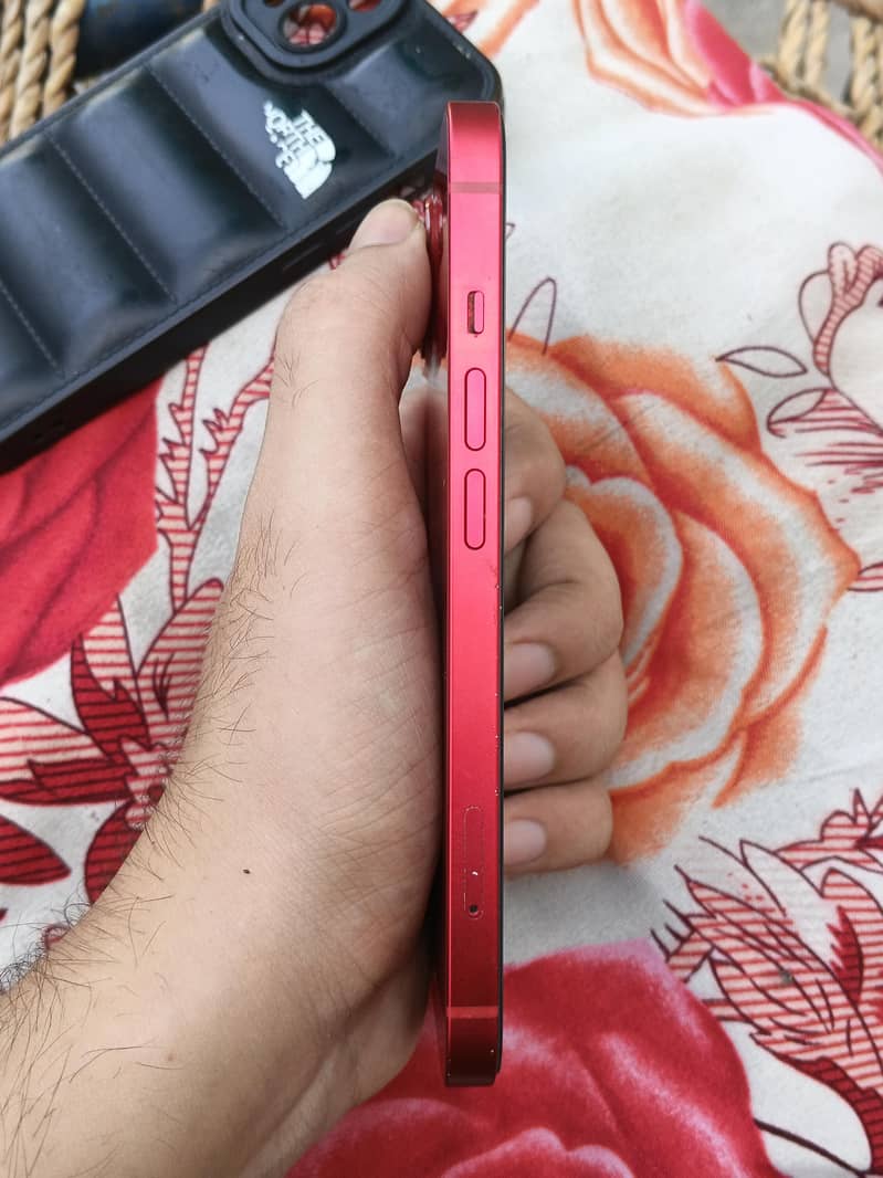 Apple iPhone 13 4