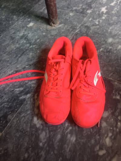 good sports boots in very good condition