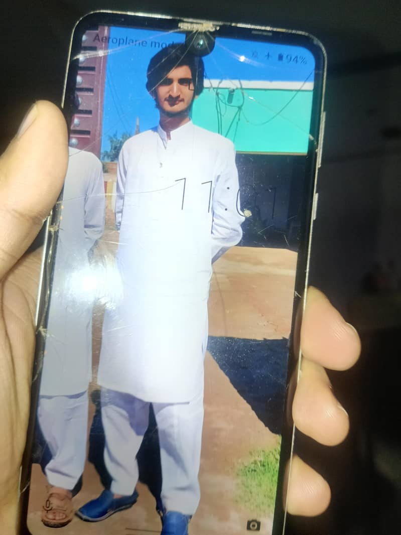 Sharp Aquos R3 0