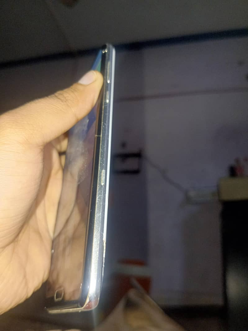 Sharp Aquos R3 2