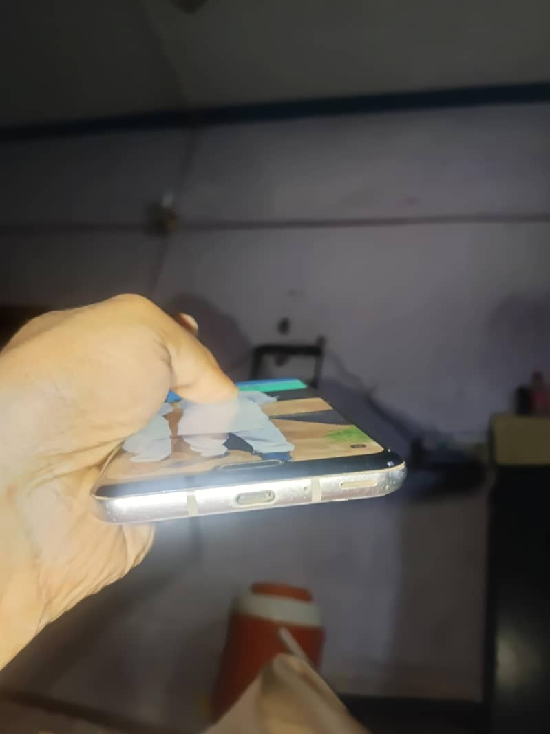 Sharp Aquos R3 3