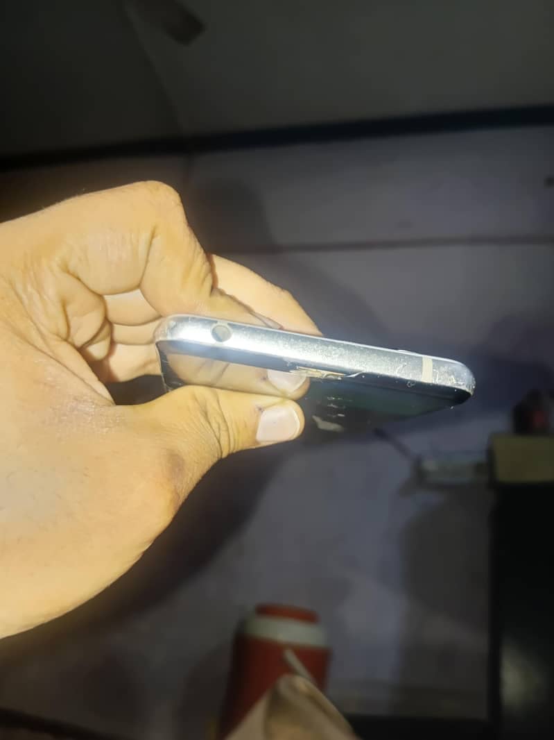 Sharp Aquos R3 4