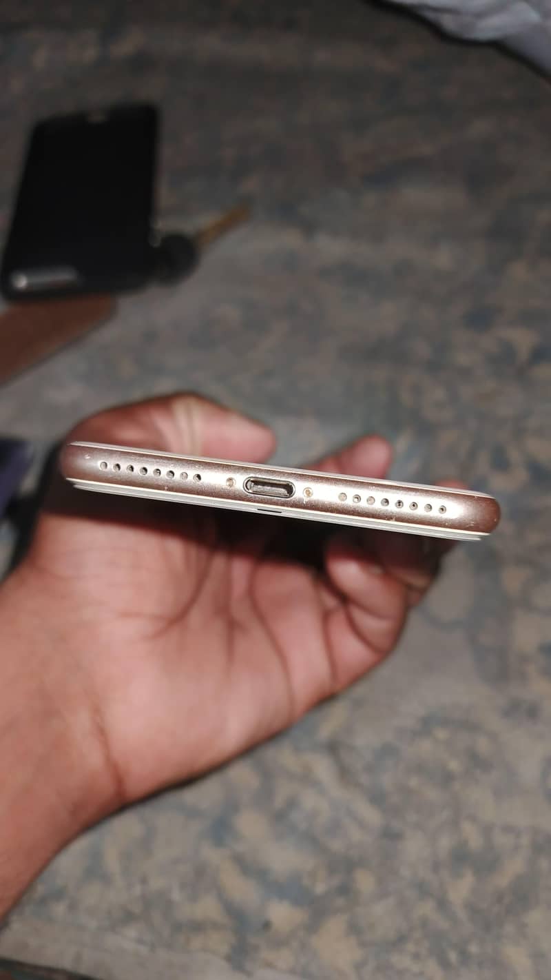 Apple iPhone 8 Plus 5