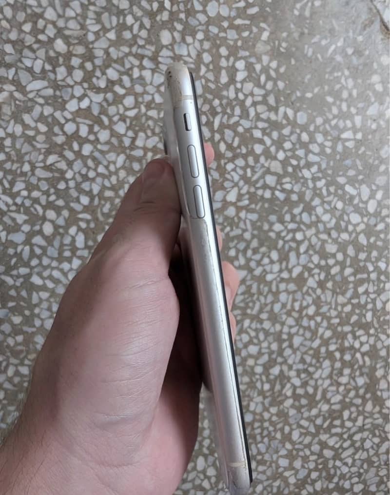 Apple iPhone 11 2