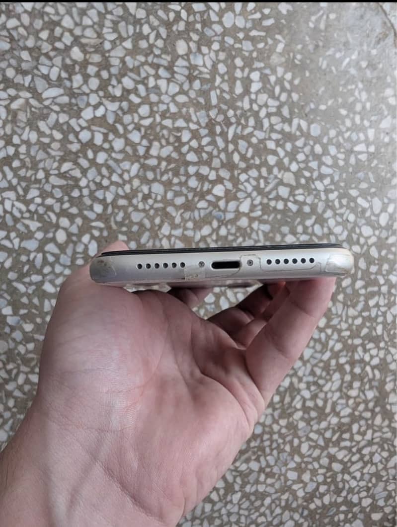 Apple iPhone 11 3