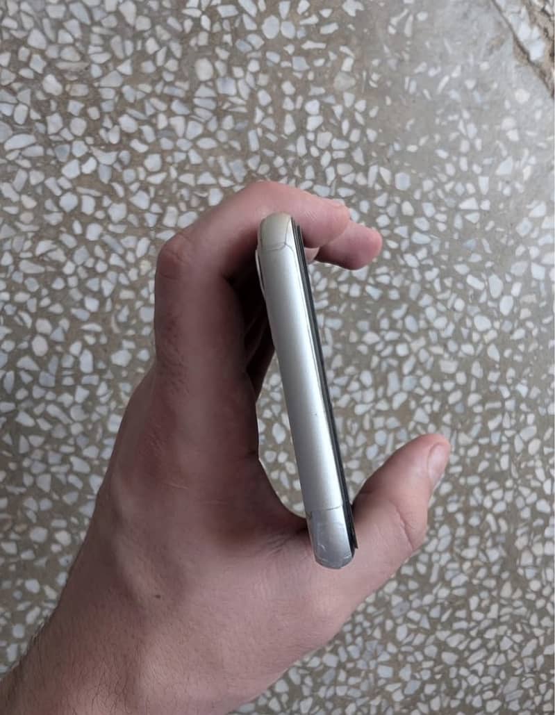 Apple iPhone 11 4