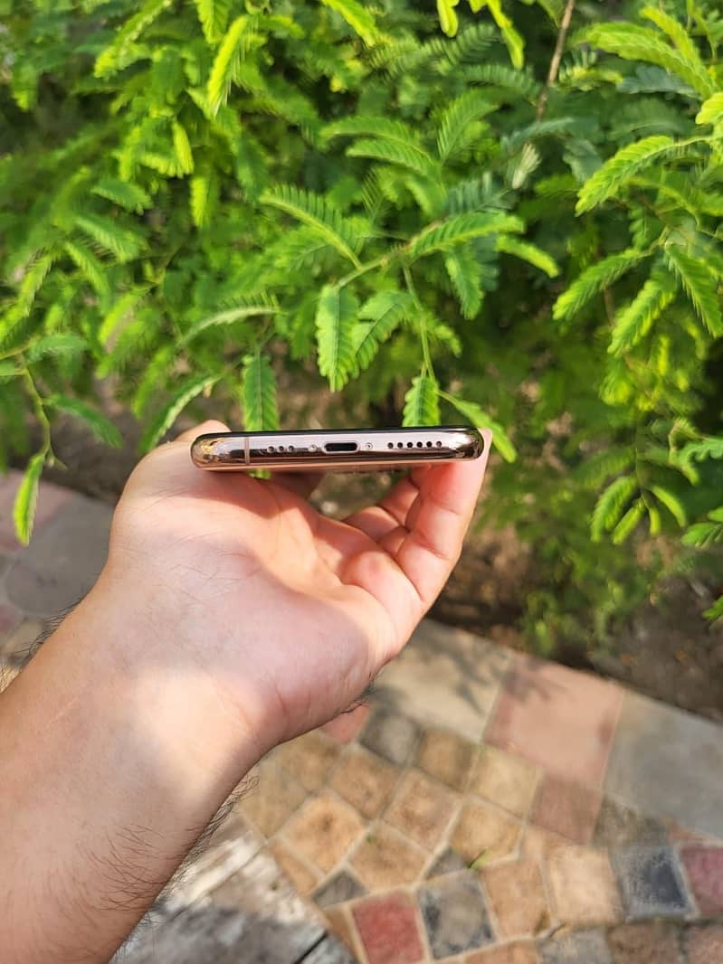 Apple iPhone 11 Pro 2