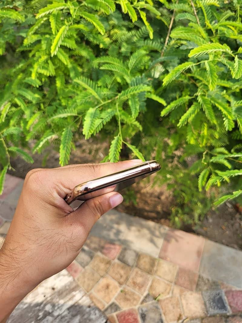 Apple iPhone 11 Pro 3