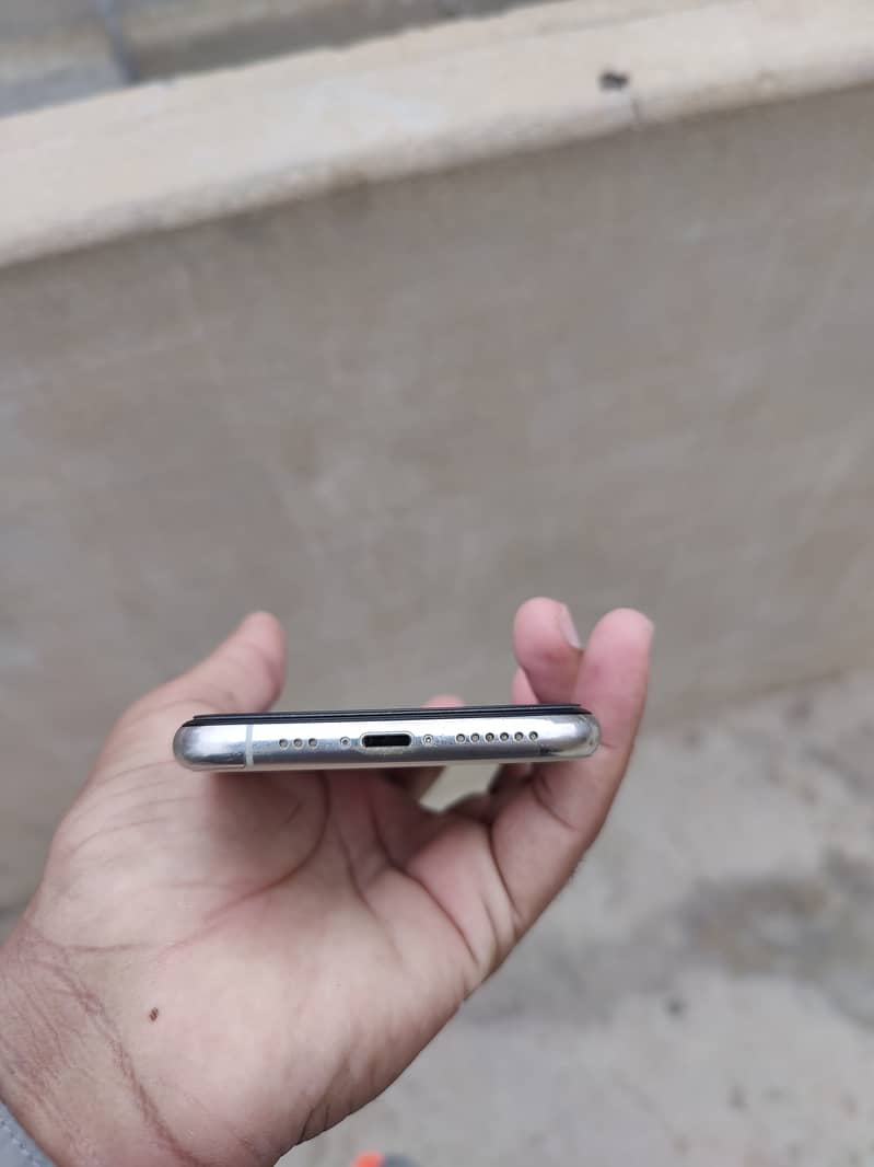 Apple iPhone 11 Pro 7