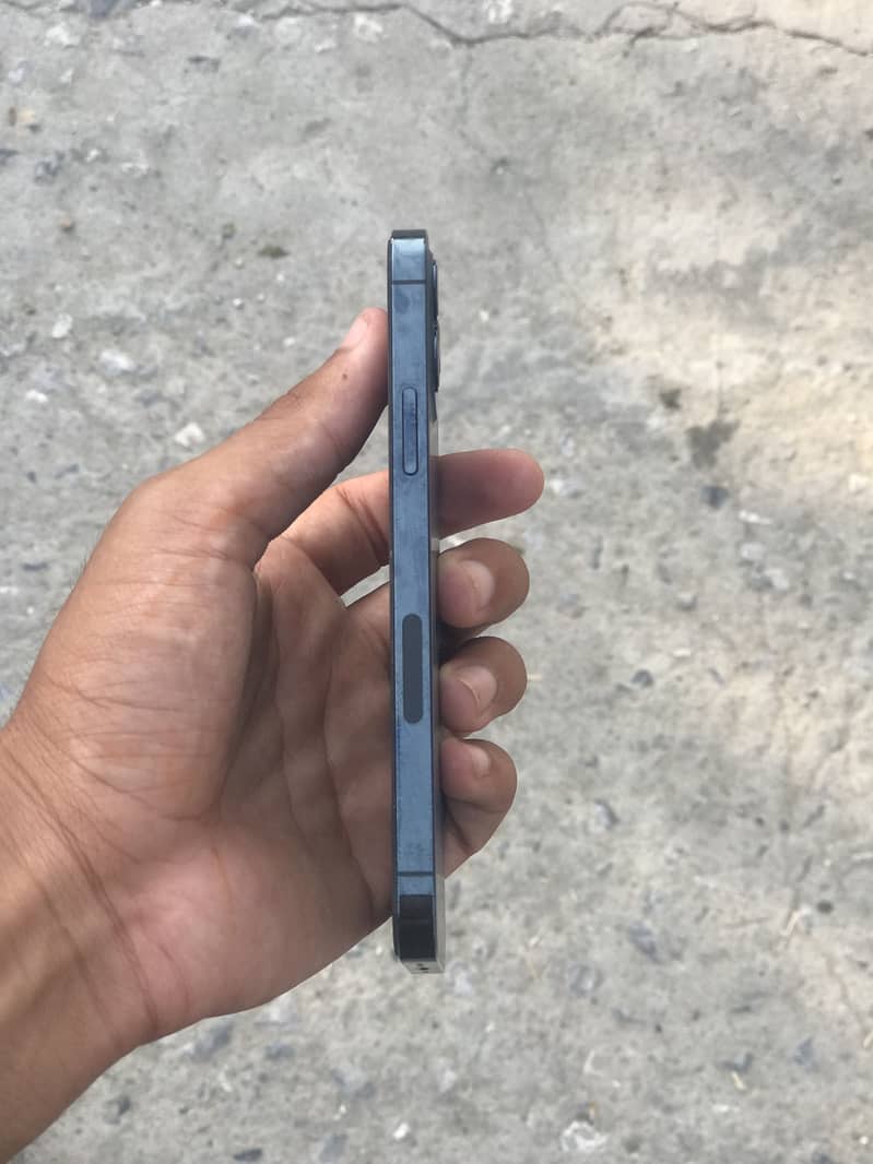 Apple iPhone 12 Pro 2
