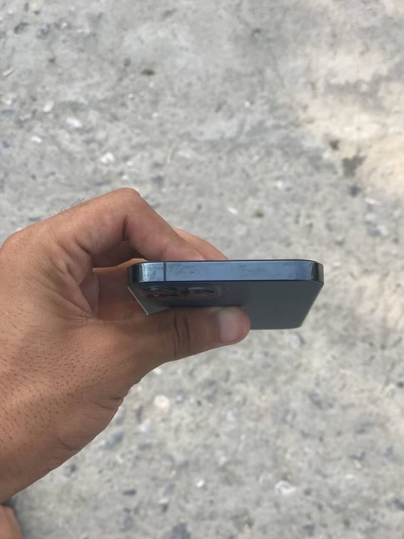Apple iPhone 12 Pro 4