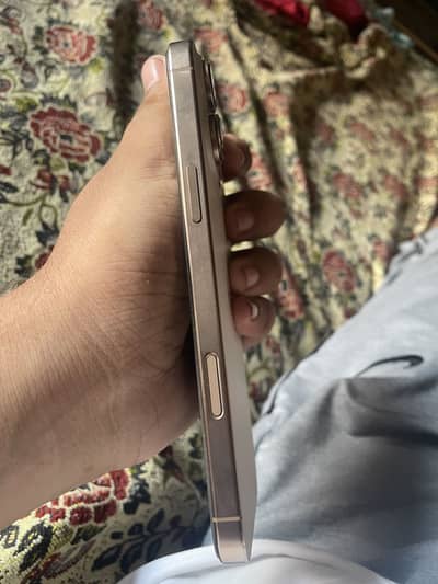 Apple iPhone 16 Pro Max