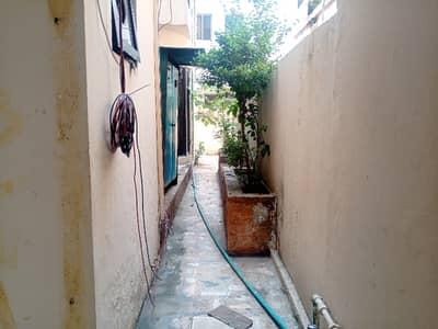 12 Marla House For Rent In Gulberg 4 Beds And 4 Washroom 2 Kitchen Gizer DD With Soler Prime Location Easy Approach Near Firdous Market