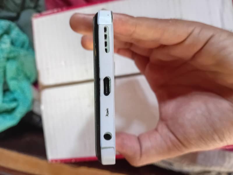 Realme C35 3