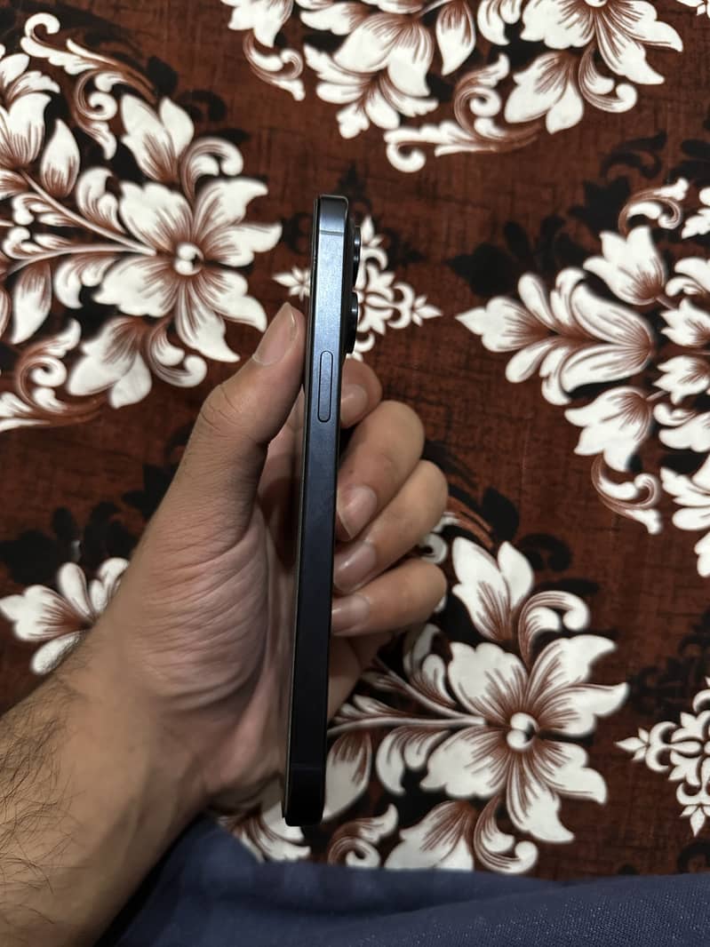 Apple iPhone 15 pro max 2