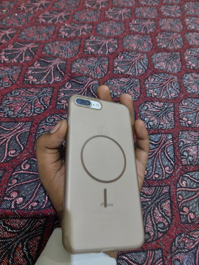 Apple iPhone 7 Plus 1