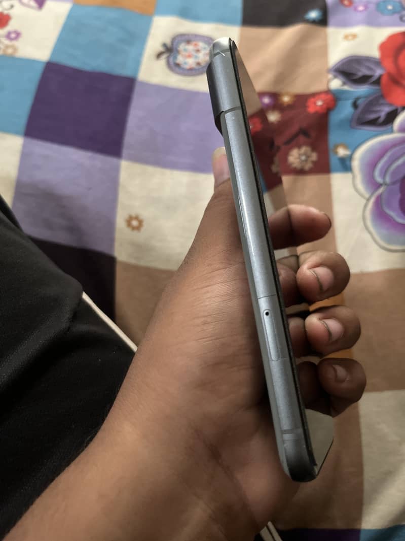 Google Pixel 8 4