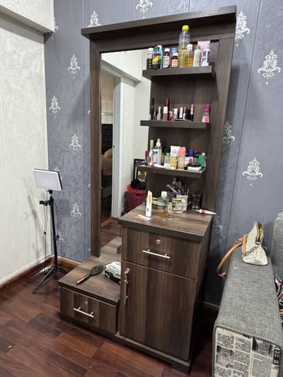 Dressing table