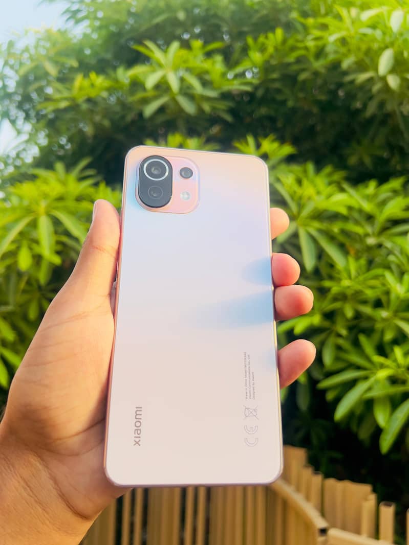 Xiaomi 11 lite . . . 0327-7598009. whatsap per rabta kar sakty han 0