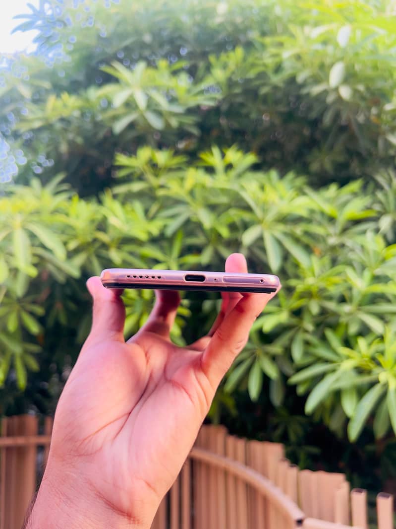 Xiaomi 11 lite . . . 0327-7598009. whatsap per rabta kar sakty han 4
