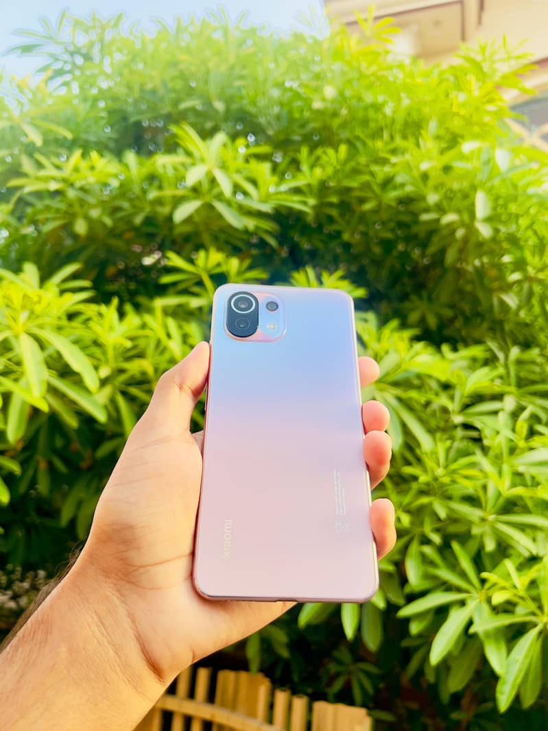 Xiaomi 11 lite . . . 0327-7598009. whatsap per rabta kar sakty han 6