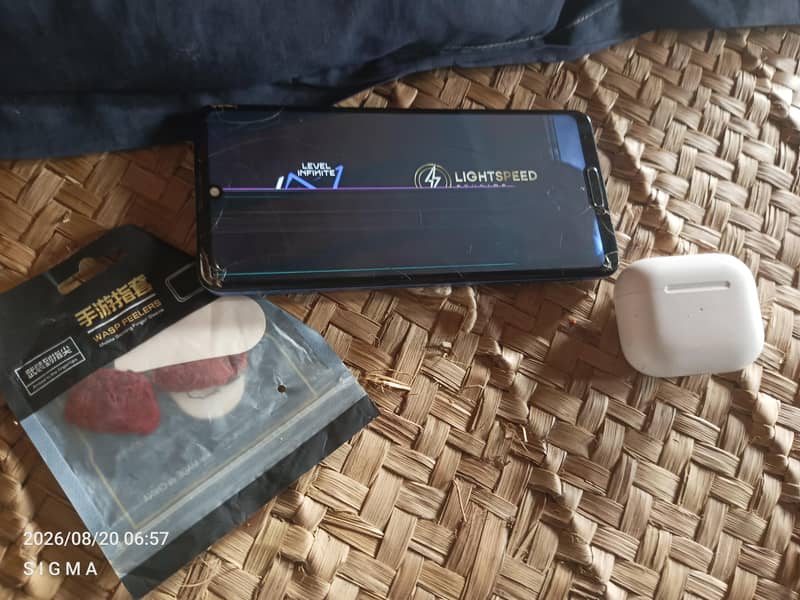 Sharp Aquos R5G 1