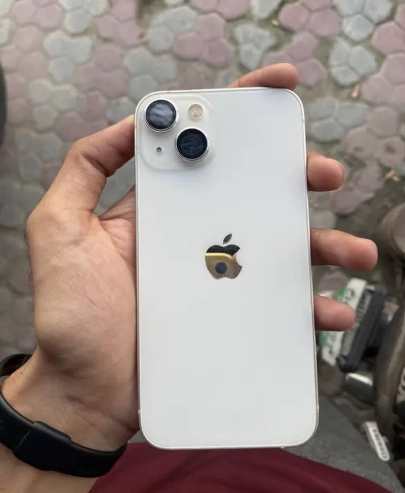 Apple iPhone 13 0