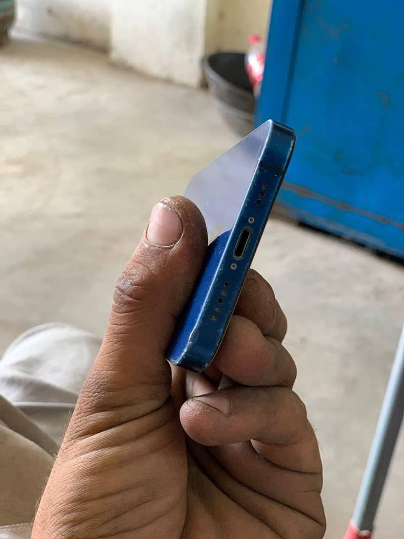 Apple iPhone 12 1