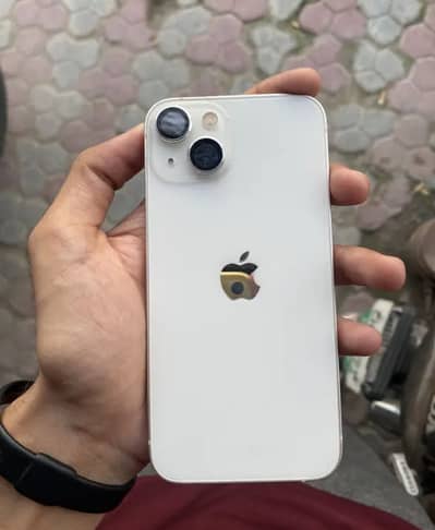 Apple iPhone 13