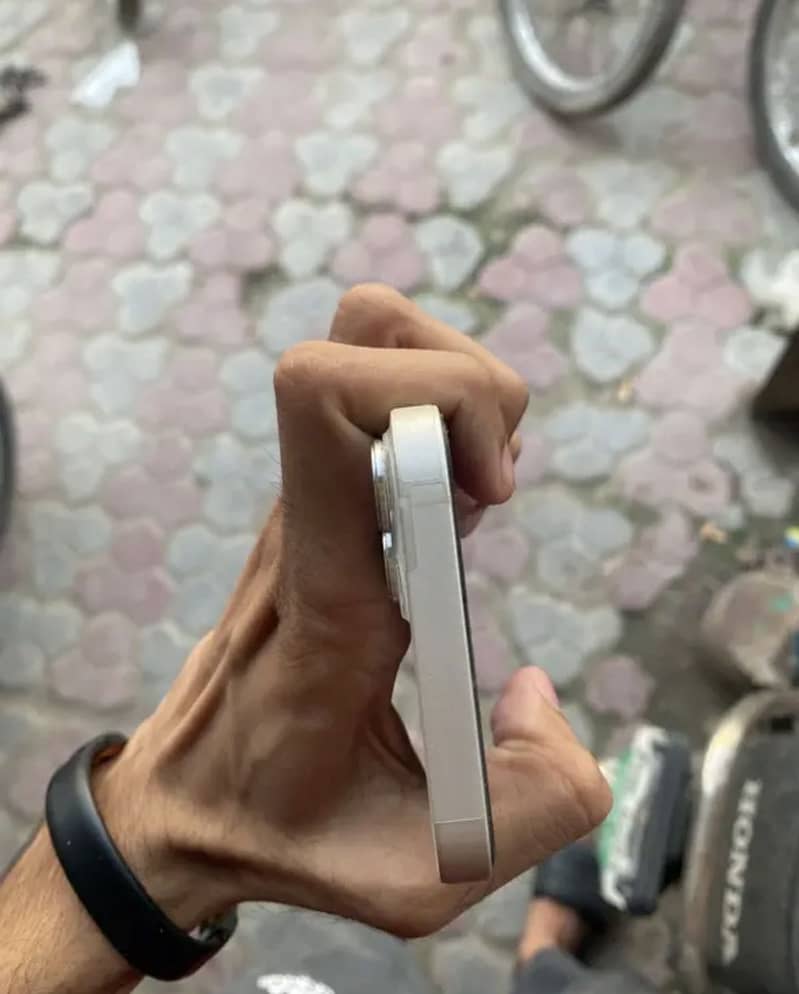 Apple iPhone 13 1