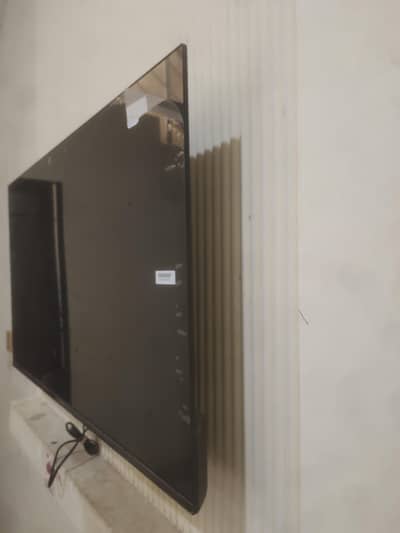 TCL 43 Inch Smart LED TV – Excellent Condition