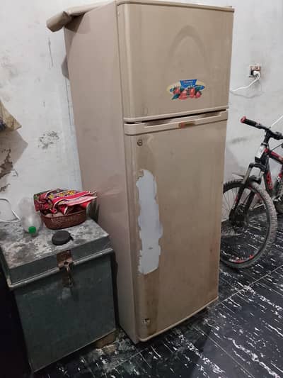 sb Kuch is ka original fridge ha sari saaf ha or copper pipe han is ka