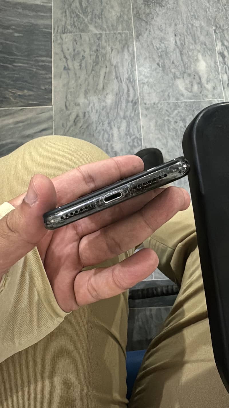 Apple iPhone X 5