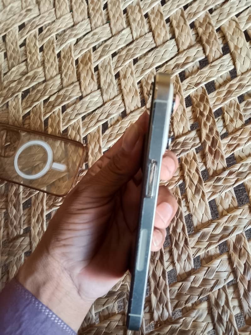 iphone 14 pro 2