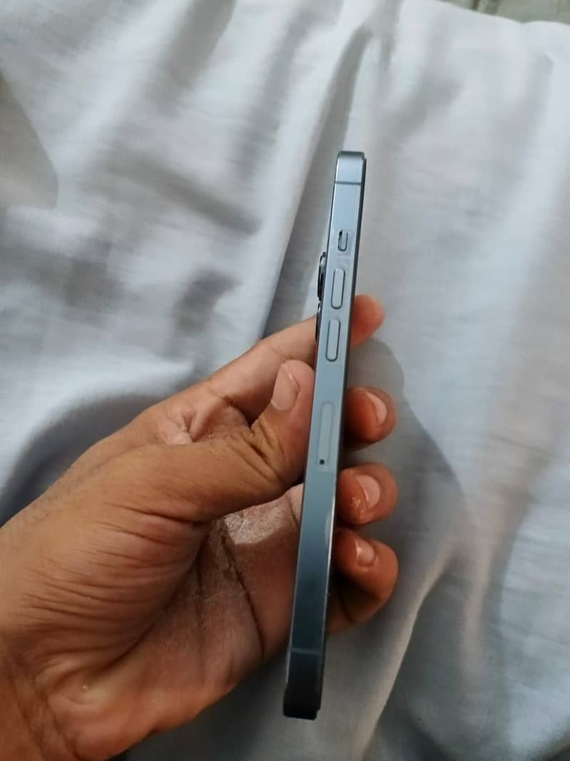 Apple iPhone 13 Pro 2