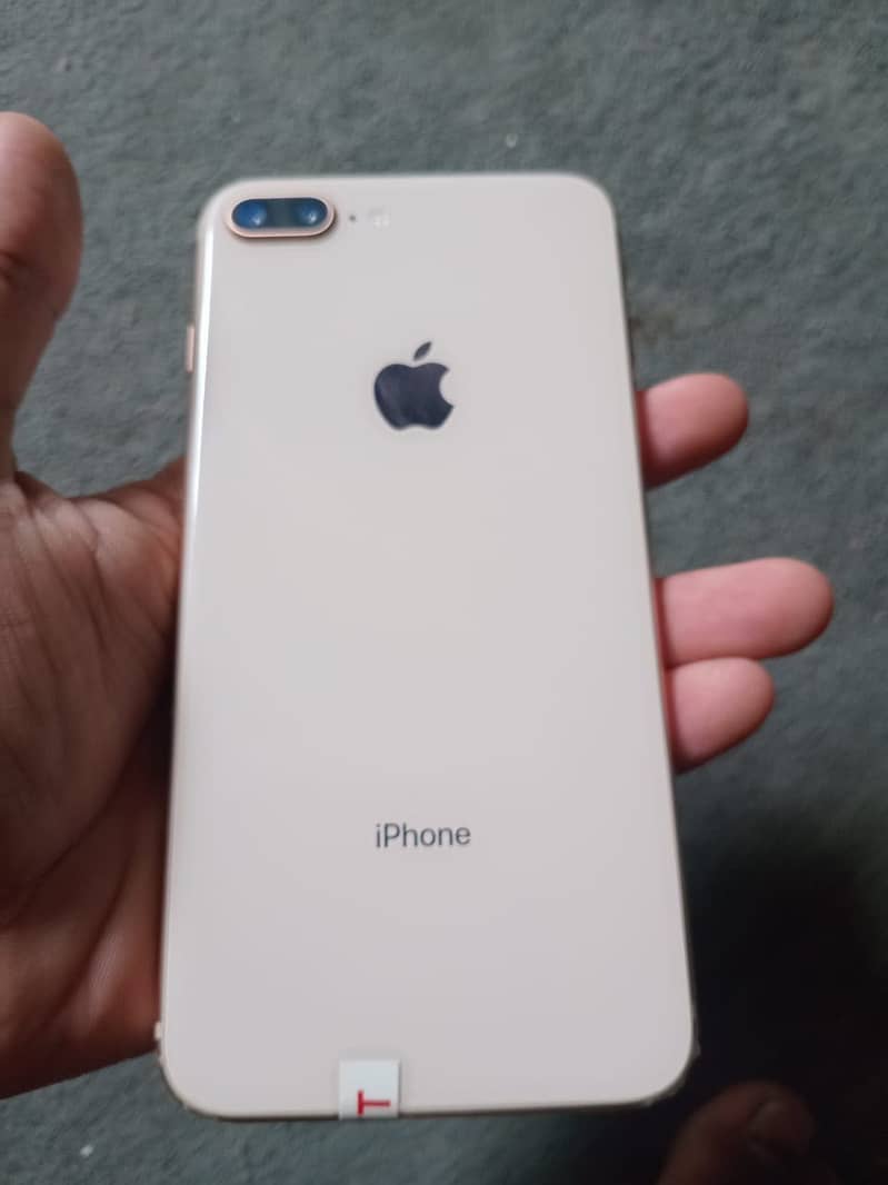 Apple iPhone 8 Plus 1