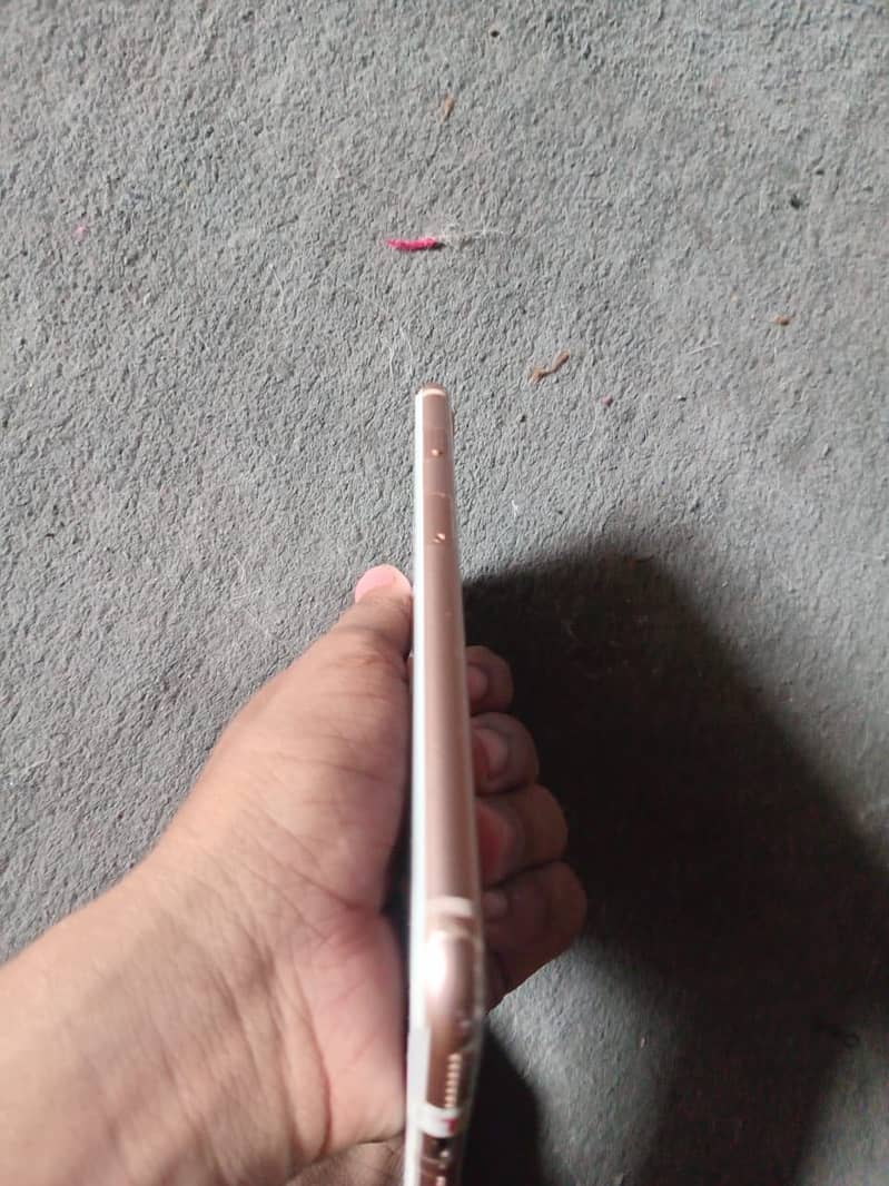 Apple iPhone 8 Plus 3