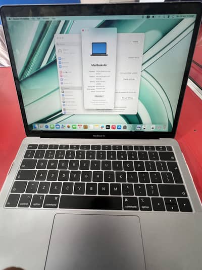 Apple MacBooks Air 2019 8GB/256GB Like New Only 32 Battery Cycle count